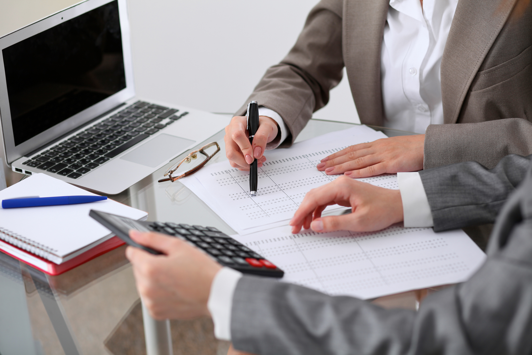 Archer Lewis advisor working with a professional services firm on tax planning and succession